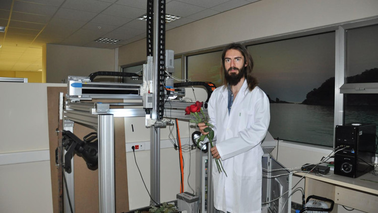 Gül toplayan robot Gül toplayan robot