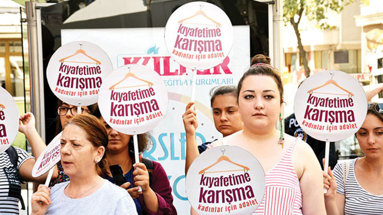 Sokağa çıkamaz olduk