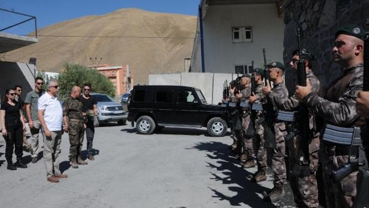 Hakkari Valisi Toprak; Şehit polisin kanı yerde kalmadı Hakkari Valisi Toprak; Şehit polisin kanı yerde kalmadı