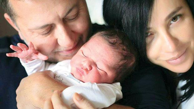 Gülşen:Bebeğimi parayla değil emzirerek mutlu edebilirim