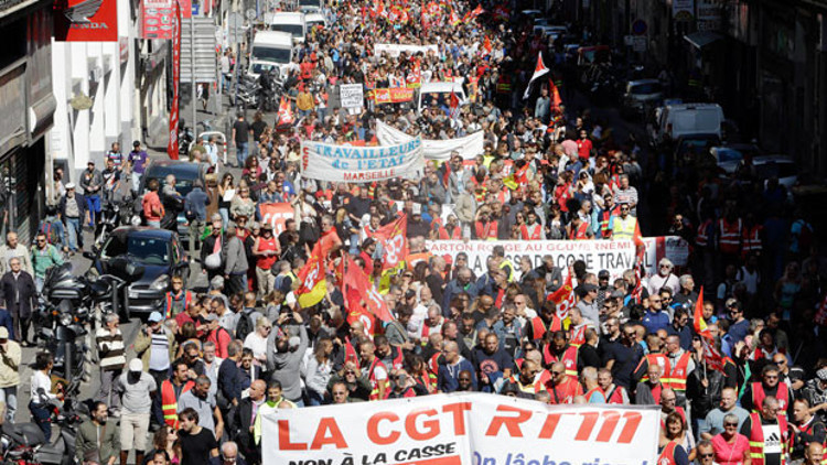 ‘Tembeller burada Macron nerede’