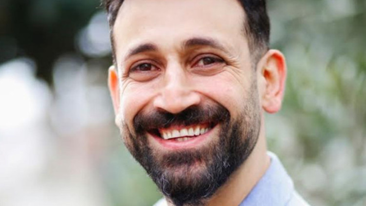 Sinan Çalışkanoğlu Klavye Delikanlıları ile güldürecek Sinan Çalışkanoğlu Klavye Delikanlıları ile güldürecek