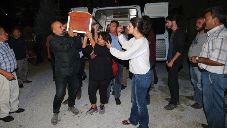 Aysel Tuğluk’un annesinin cenazesini gömdürmediler: Cenaze gömüldü tekrar çıkarıldı