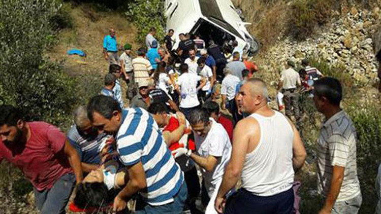 Son dakika... Tur otobüsü şarampole devrildi... Ölü ve yaralılar var