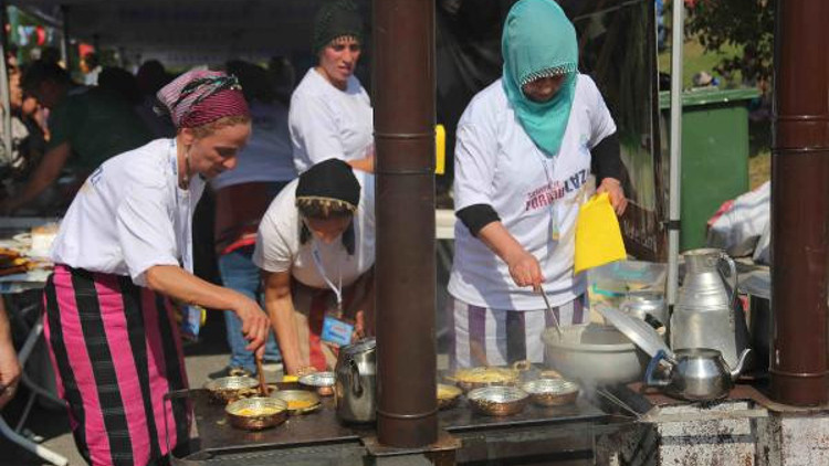 Tahta araba yarışları Formulaz Sarıyerde yapıldı Tahta araba yarışları Formulaz Sarıyerde yapıldı
