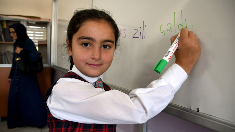 Yeni eğitim yılı sosyal medya gündeminde #ZilÇaldı Yeni eğitim yılı sosyal medya gündeminde #ZilÇaldı