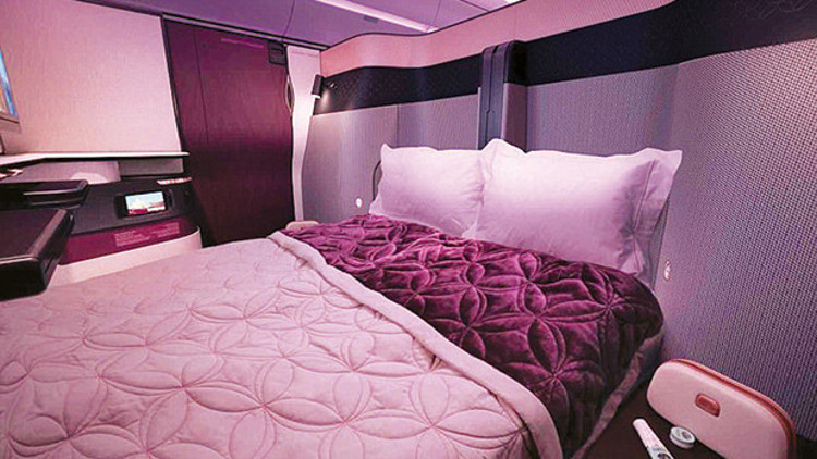 Çift kişilik yatakta uçuş