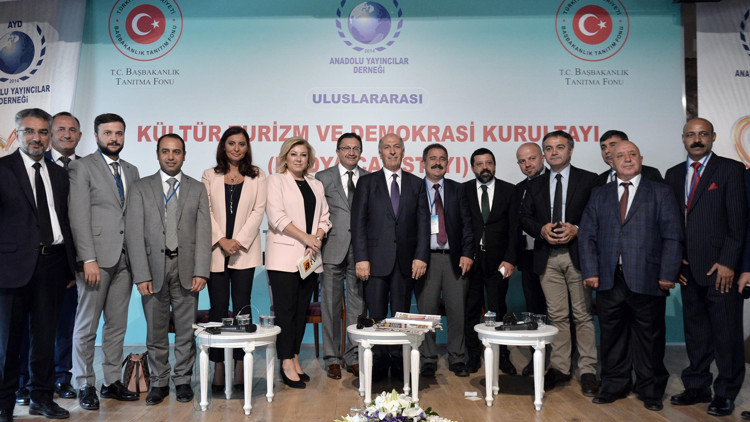 15 Temmuz oturumunu Hande Fırat yönetti 15 Temmuz oturumunu Hande Fırat yönetti