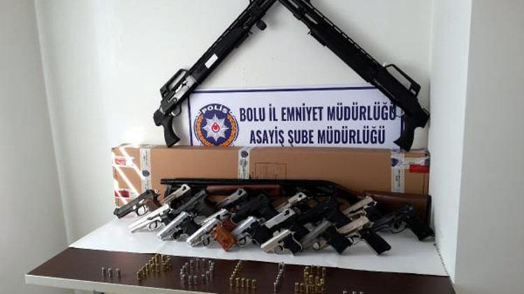 Boluda 19 kurusıkı tabanca ve 4 av tüfeği ele geçirildi