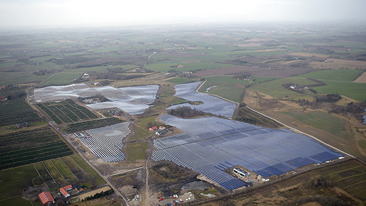 Güneşsiz ülkenin güneş panelleri Güneşsiz ülkenin güneş panelleri