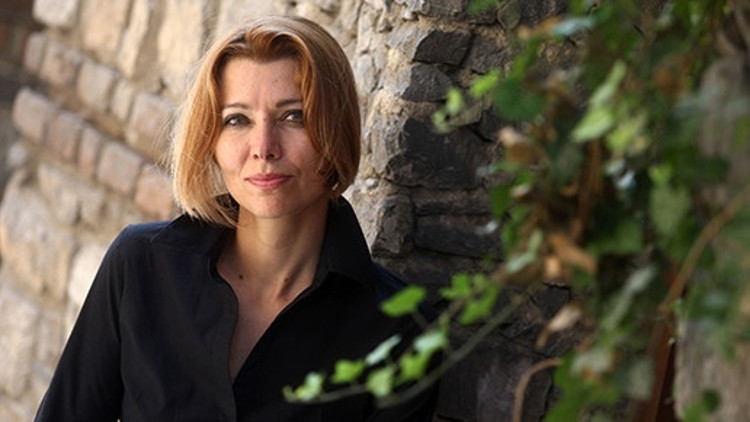 Elif Şafak kimdir Biseksüelim açıklaması sosyal medyayı salladı