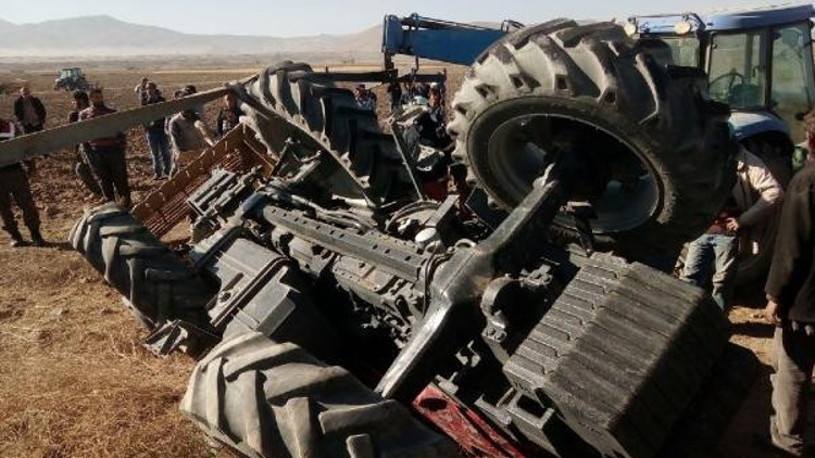 Nevşehirde traktör kazası: 1 ölü, 3 yaralı Nevşehirde traktör kazası: 1 ölü, 3 yaralı