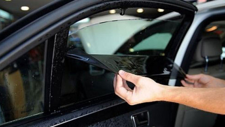 Cam filmi ve renkli cama yeniden yasak