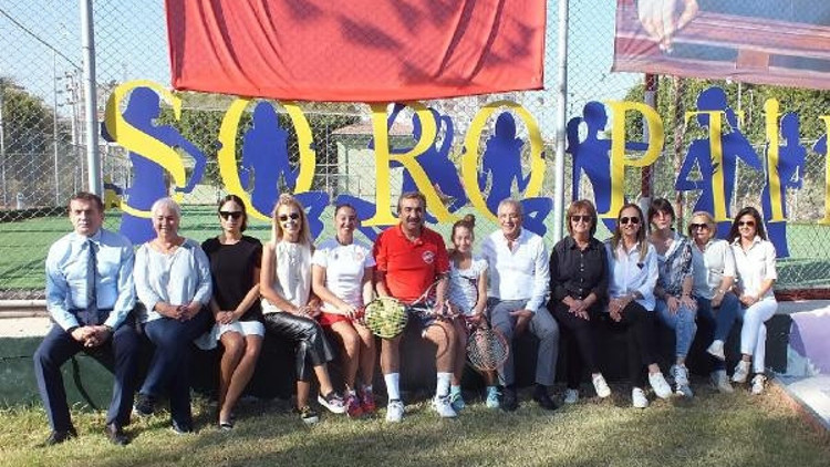 Cumhuriyet Tenis Kupasında dostluk maçı Cumhuriyet Tenis Kupasında dostluk maçı