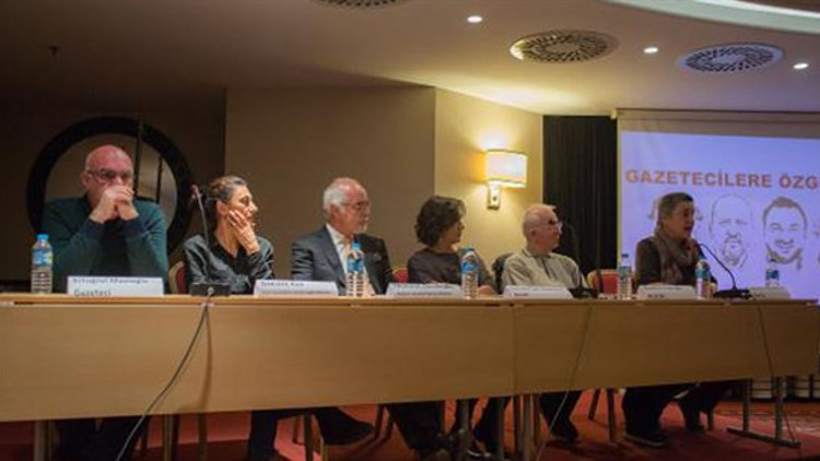 Cumhuriyet duruşması öncesi 365 aydın, yazar ve sanatçıdan ortak imza