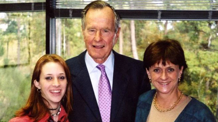 Busha yeni taciz suçlaması: Kalçamı sıktı, ağzım açık kaldı Busha yeni taciz suçlaması: Kalçamı sıktı, ağzım açık kaldı