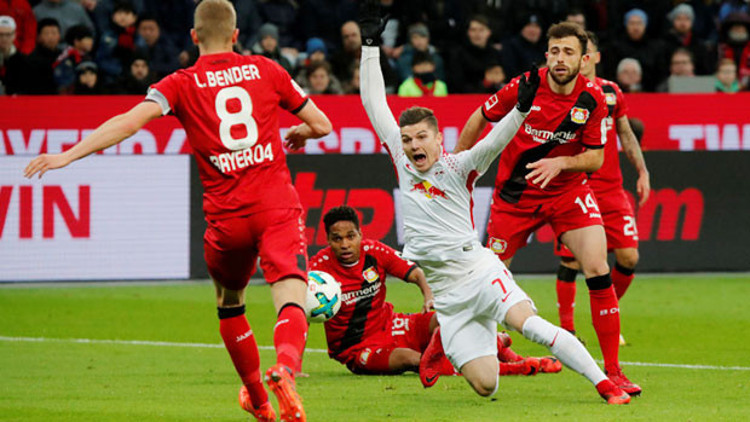 Leipzig iki kez öne geçti ama