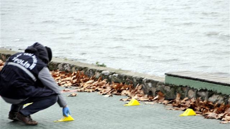 Havaya ateş açtı, polisi görünce kendini vurdu...