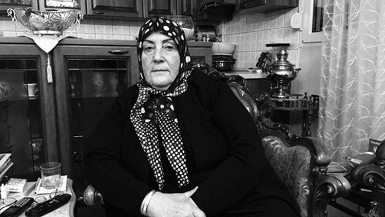 Hatice Teyze Çipras’a  yasa çıkarttı