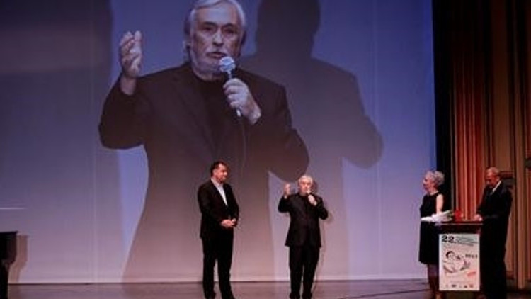Müjdat Gezen’e onur ödülü