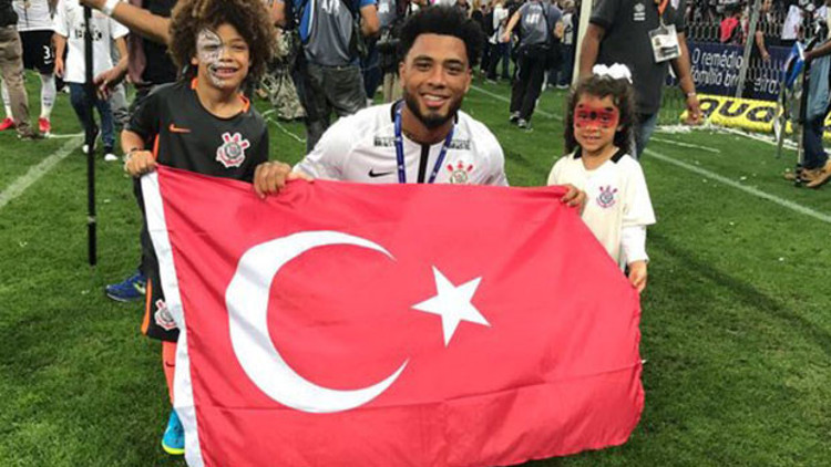 Colin Kazımdan Türk bayraklı paylaşım