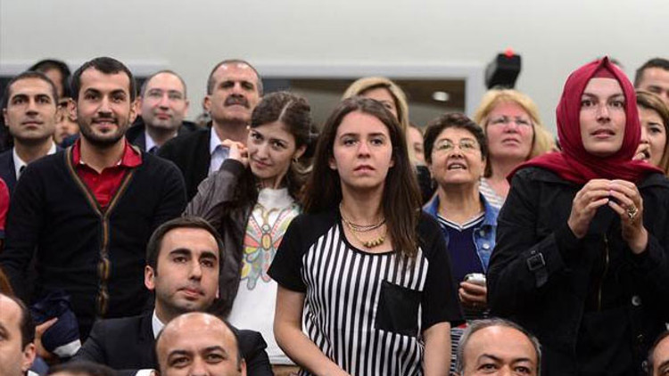 Öğretmen adayları 40 bin atama istiyor Öğretmen adayları 40 bin atama istiyor
