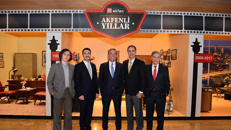 41’nci yıl kutlamasına 4 dublörü ile katıldı