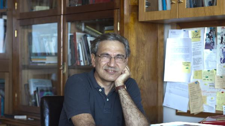 Orhan Pamuk’a Karadağ’dan ödül