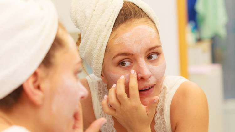 Kışın Cilt Kuruluğu Neden Olur, Nasıl Önlenir Kışın Cilt Kuruluğu Neden Olur, Nasıl Önlenir