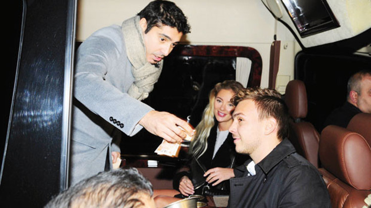 Görüşme öncesi eğlence