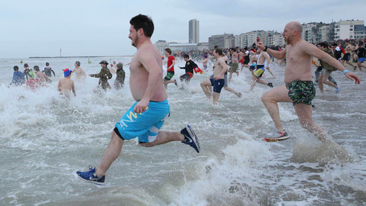 Belçika’da buz gibi suya yeni yıl dalışı Belçika’da buz gibi suya yeni yıl dalışı