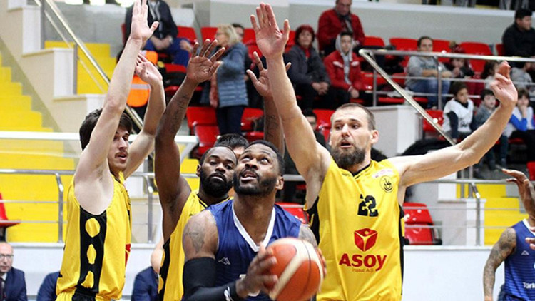 Telekom yolu yarıladı