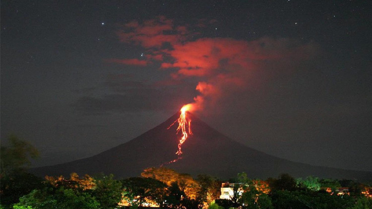 Filipinlerin en hareketli yanardağı aktifleşti