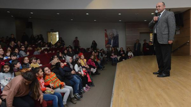 Başkan Arslan çocuklarla filmi izledi