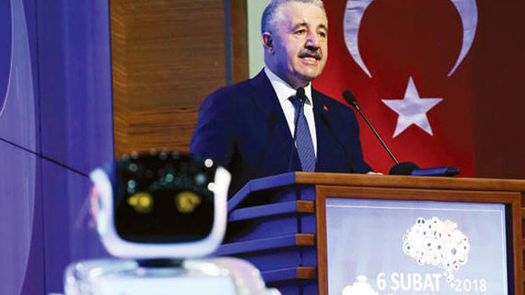 Robot, Bakan Arslandan özür diledi