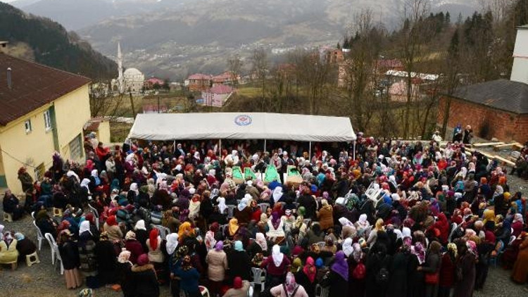 Almanyada ölen Trabzonlu 4 kişilik aile, son yolculuğuna uğurlandı Almanyada ölen Trabzonlu 4 kişilik aile, son yolculuğuna uğurlandı