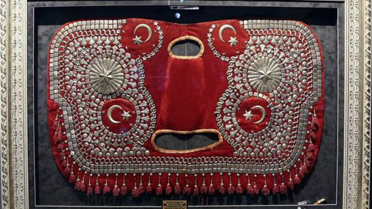 Atatürkün Latife Hanıma hediye ettiği atın eyeri satışta