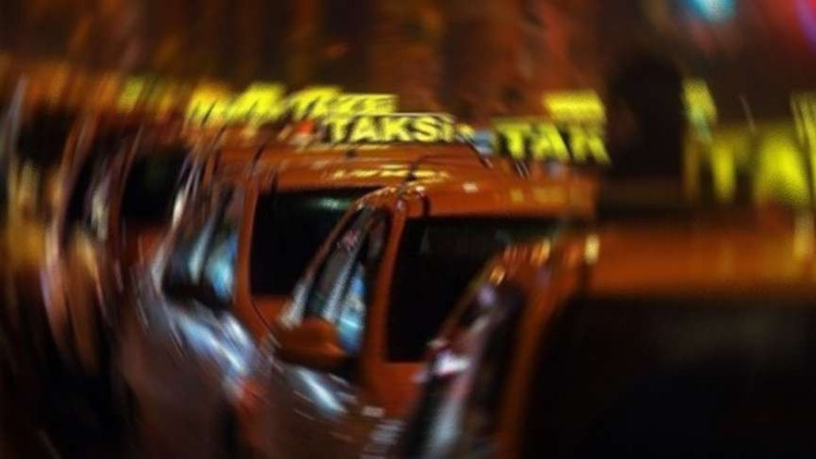 Havalimanına gitmek için 3 kez köprü geçti... Arap turistlere ‘İstanbul turu’ attıran taksici konuştu...