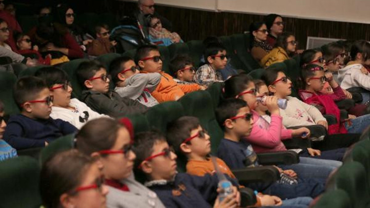 Çocuklardan 3 boyutlu filmlere büyük ilgi