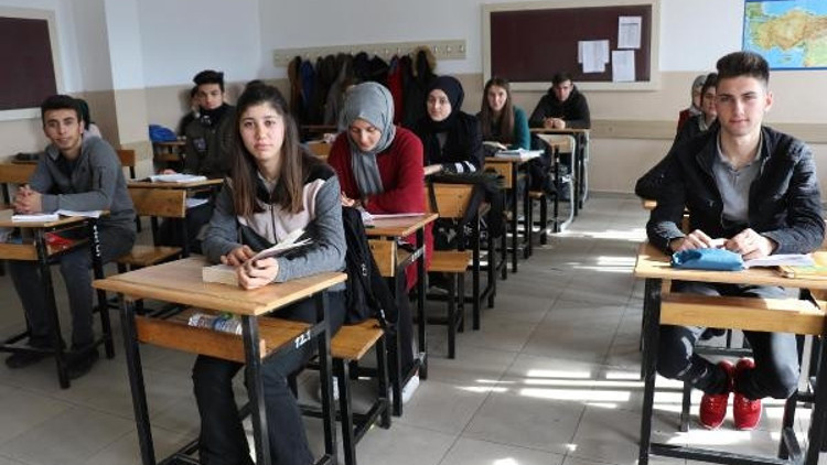 Şehit adını taşıyan okulda, Mehter marşı ile derse girip çıkıyorlar Şehit adını taşıyan okulda, Mehter marşı ile derse girip çıkıyorlar