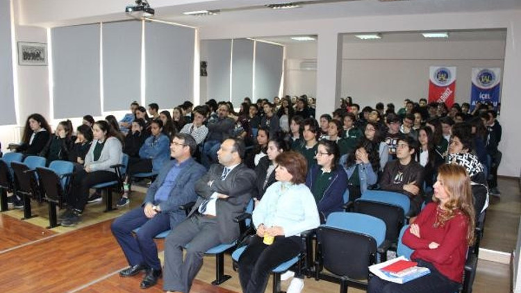 Gençlere sosyal medyadaki tehlikeler anlatıldı