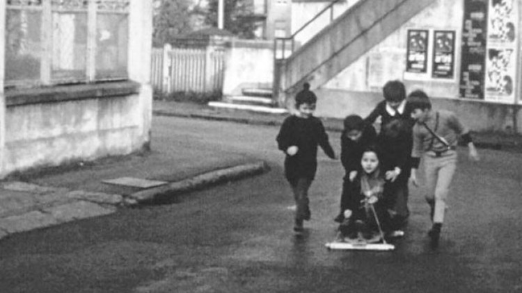Eski aile filmlerinizi bize gönderin Eski aile filmlerinizi bize gönderin
