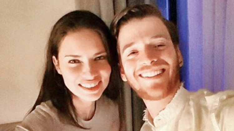 Atom yedirdim, Adriana Limanın kulaklarından alev çıktı Atom yedirdim, Adriana Limanın kulaklarından alev çıktı