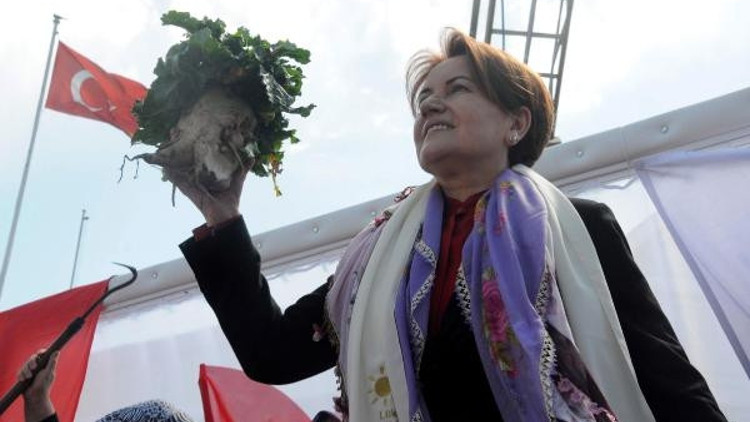 Akşener: Özelleştirilen şeker fabrikalarını üreticilere vereceğiz Akşener: Özelleştirilen şeker fabrikalarını üreticilere vereceğiz