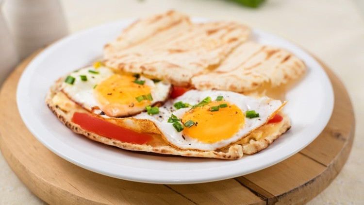 Tadı da Görüntüsü Kadar Muhteşem: Yumurtalı Bazlama Tost