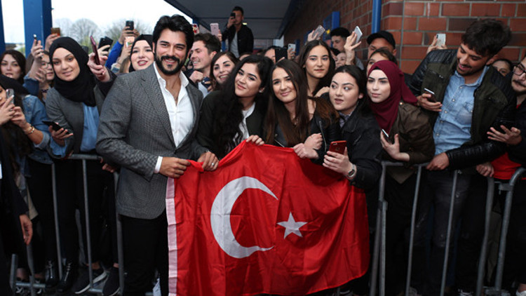 Ne olur gitme Burak