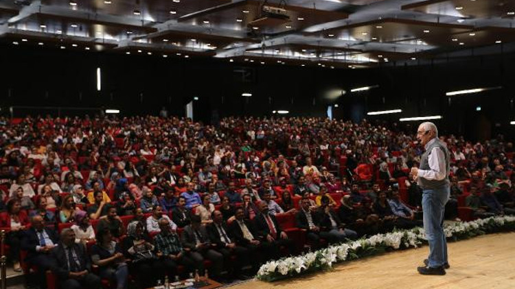 Cüceloğlu,  Evlilik ve aile başarısı, meslek başarısına kurban ediliyor