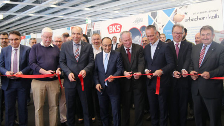 Almanya’daki Türk şirketleri 500 bin kişi çalıştırıyor, 55 milyar dolar ciro yapıyor Almanya’daki Türk şirketleri 500 bin kişi çalıştırıyor, 55 milyar dolar ciro yapıyor