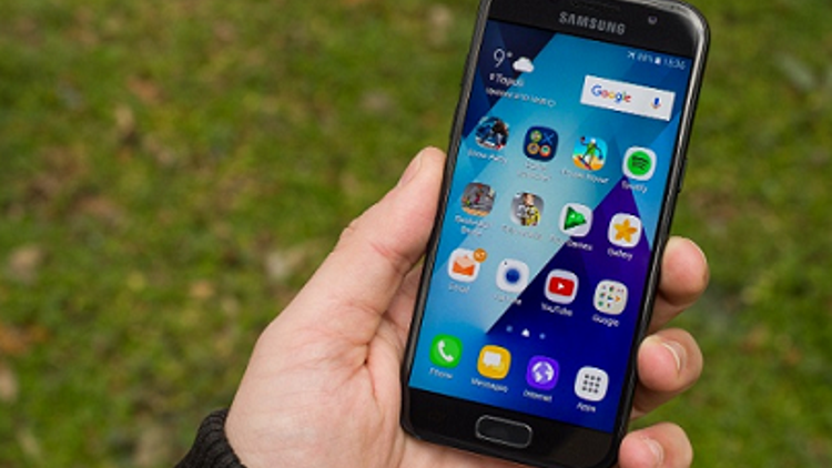 Galaxy A3 (2017) için Android Oreo yayında