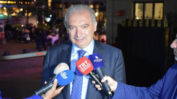 İBB Başkanı Uysal Galata Kulesinde yapılan videomapping gösterisini izledi İBB Başkanı Uysal Galata Kulesinde yapılan videomapping gösterisini izledi